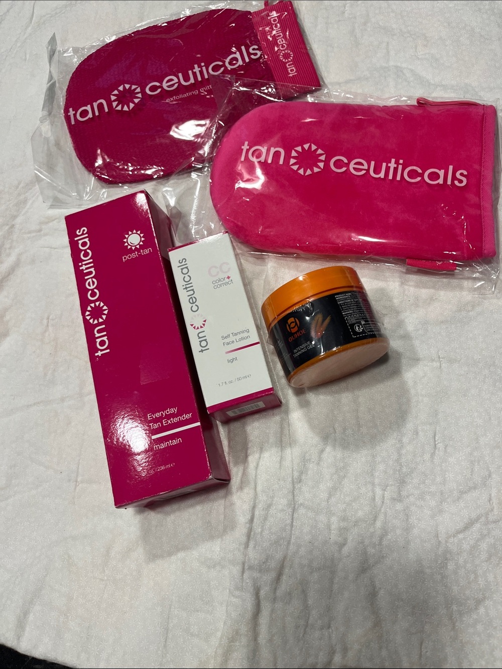 Tan Ceuticals/OUHOE Self Tan Bundle +Applicator Mitt and exfoliating Mitt Pink
